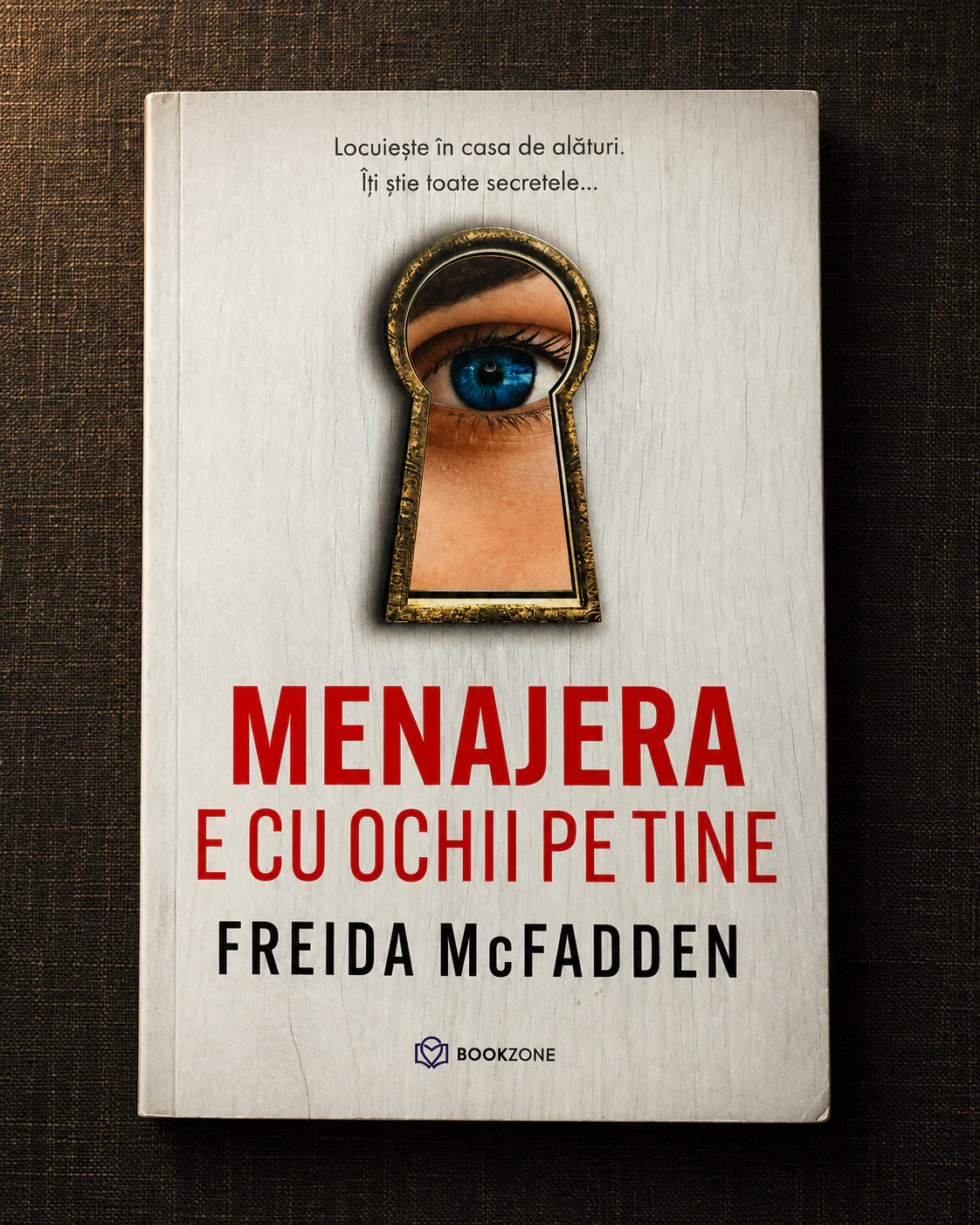 Coperta cărții Menajera e cu ochii pe tine de Freida McFadden